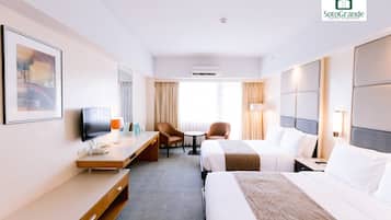 Down duvets, in-room safe, desk, laptop workspace