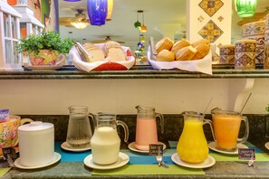 Colazione a buffet inclusa, servita tutte le mattine 