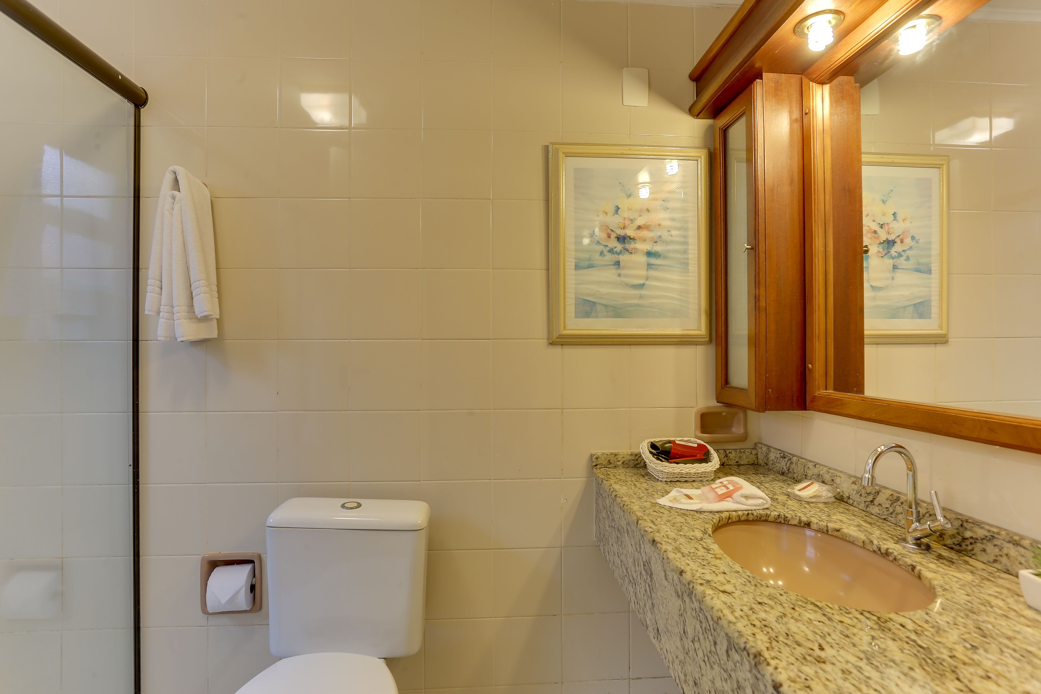 apartment, 2 bedrooms (condominio clube atlantico) | bathroom | shower, free toiletries, hair dryer, towels