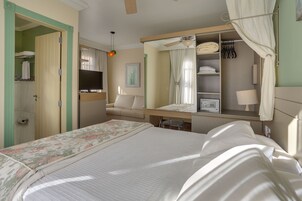 Suite Green Tower Label | Minibar, una scrivania, tende oscuranti, lenzuola