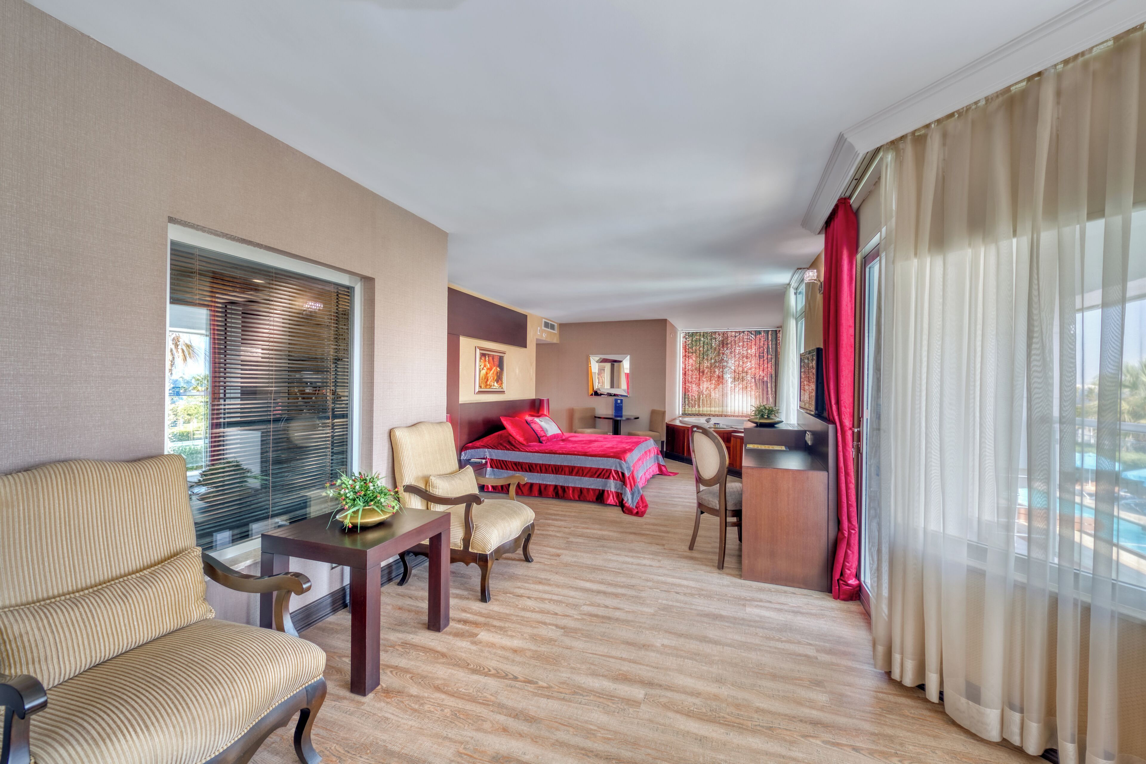 Suite with Jacuzzi | Premium bedding, minibar, in-room safe, free WiFi