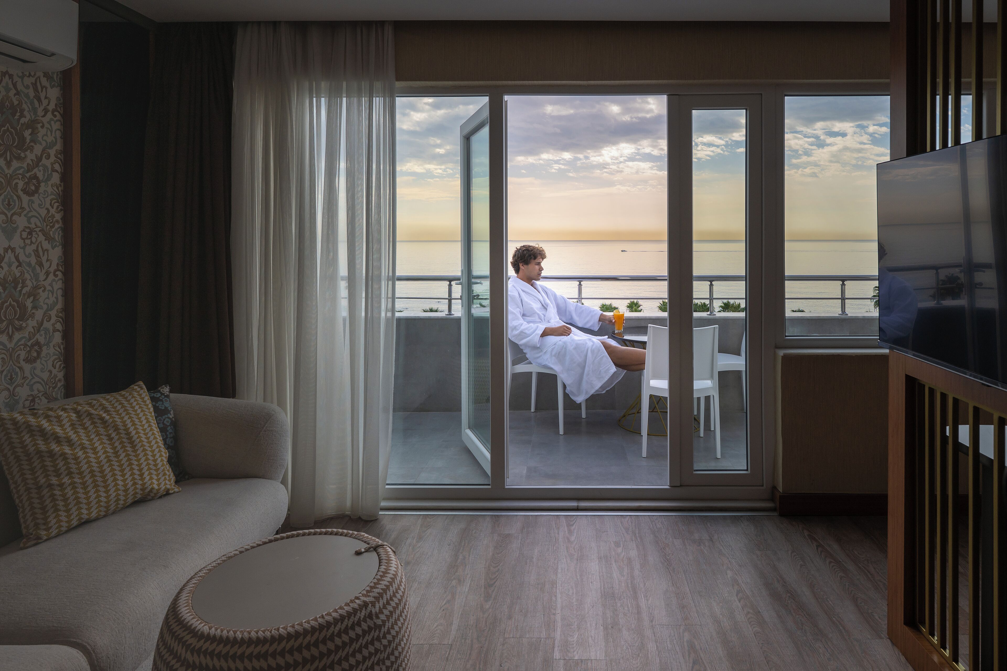 Suite, Sea View | Premium bedding, minibar, in-room safe, free WiFi