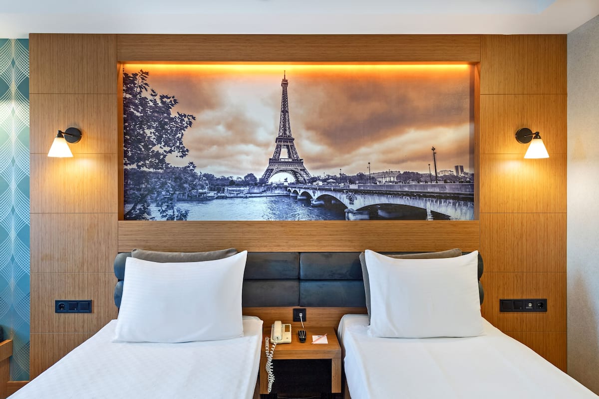 Premium bedding, minibar, in-room safe, WiFi (free)