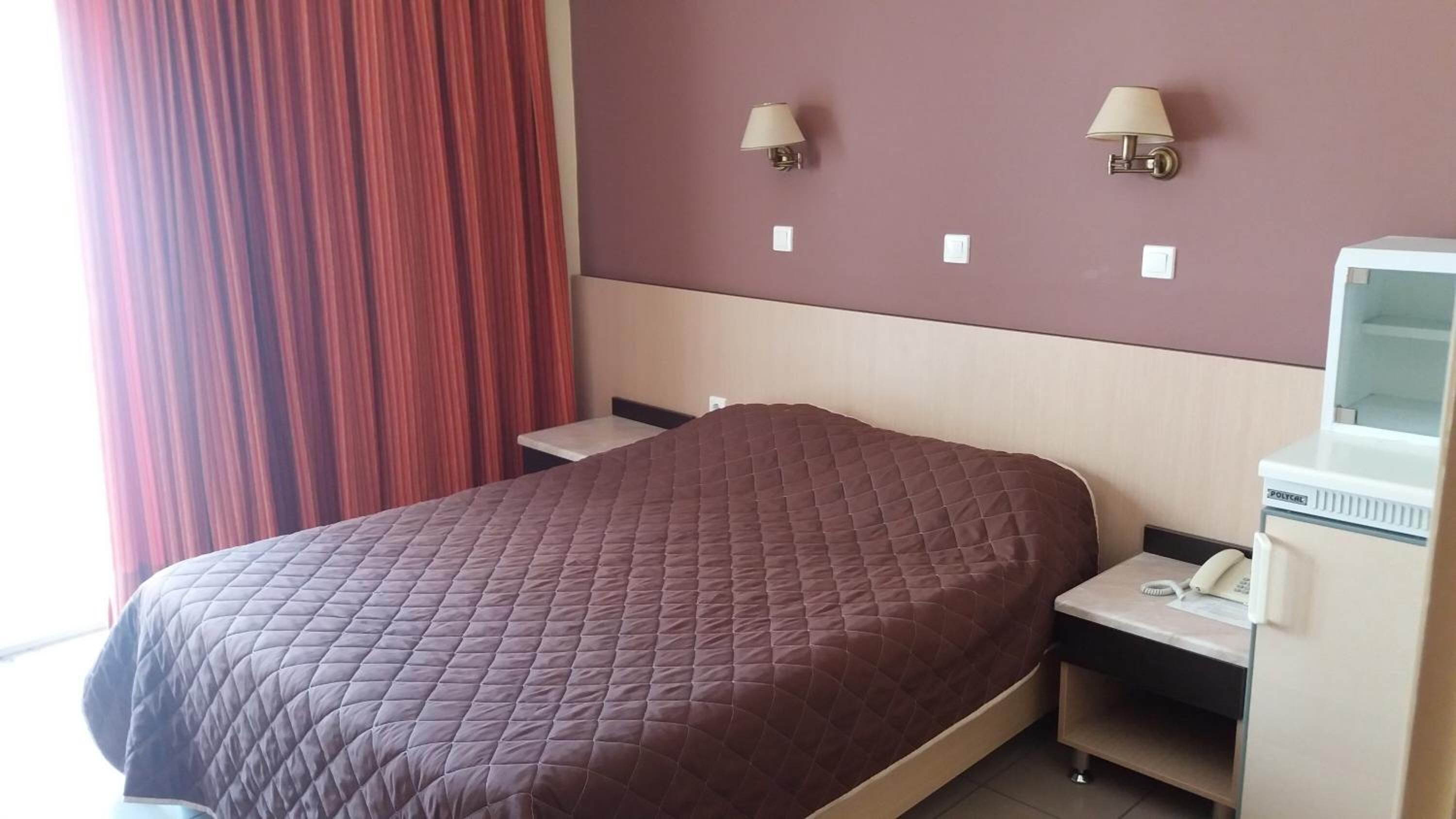 free cots/infant beds, free wifi