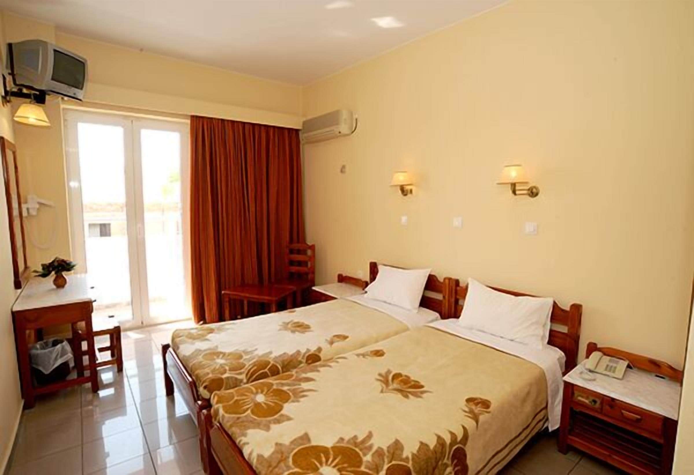 free cots/infant beds, free wifi