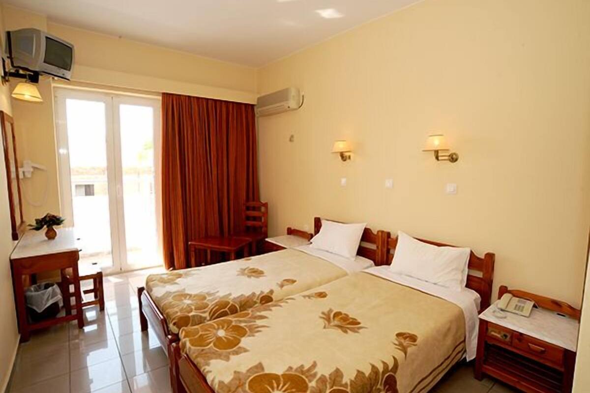 free cots/infant beds, free wifi