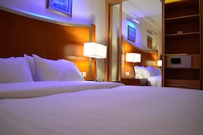 32-inch LCD TV with satellite channels, TV