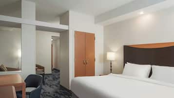 Roupas de cama premium, cofres nos quartos, escrivaninha