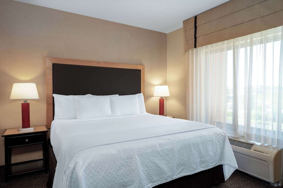Suite, Multiple Beds, Non Smoking (2 King) | 1 bedroom, premium bedding, desk, laptop workspace