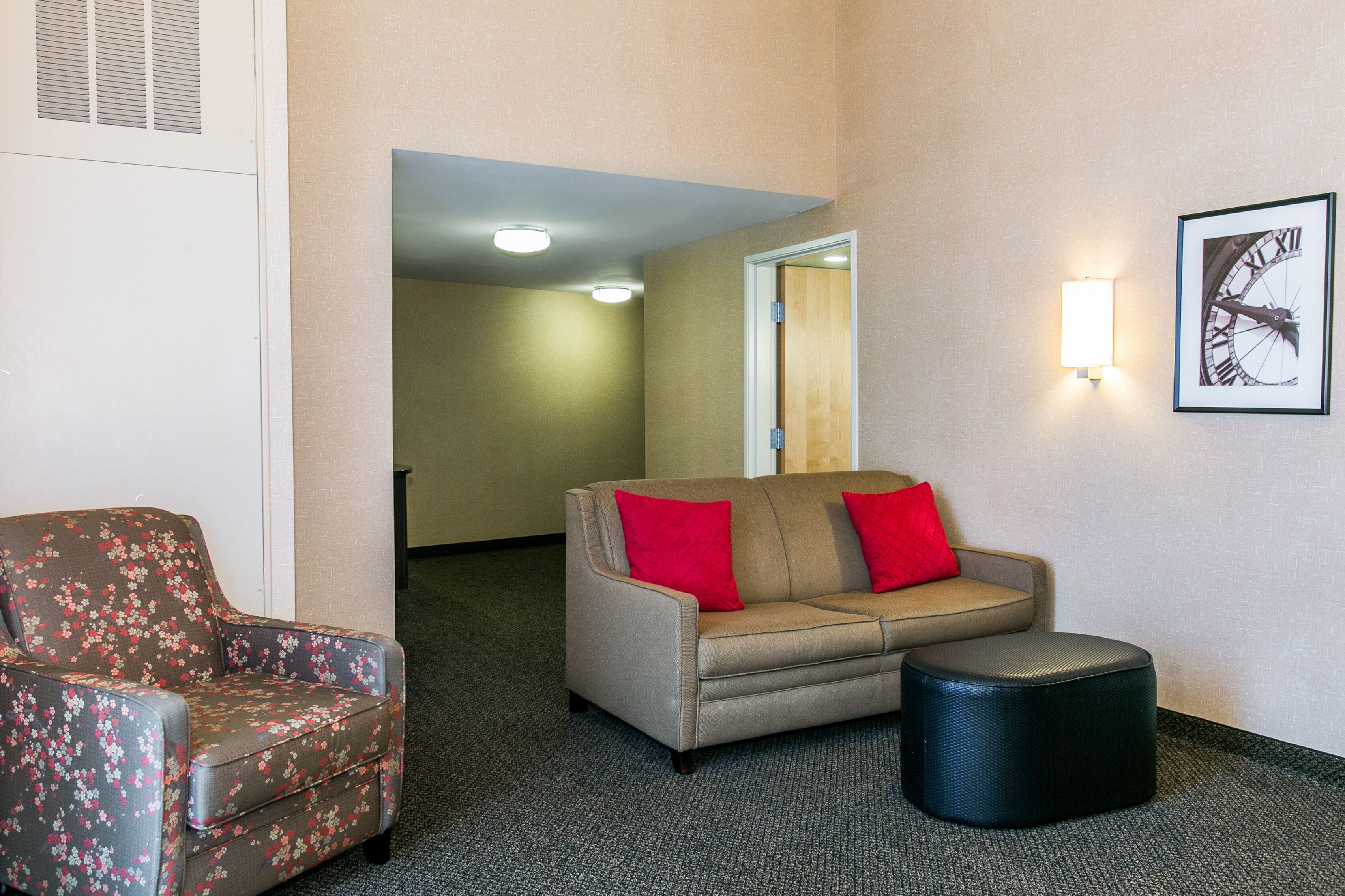 suite, 1 king bed, non smoking (vip) | living area | 37-inch lcd tv with satellite channels, tv