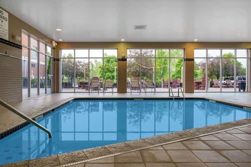 Indoor pool, sun loungers