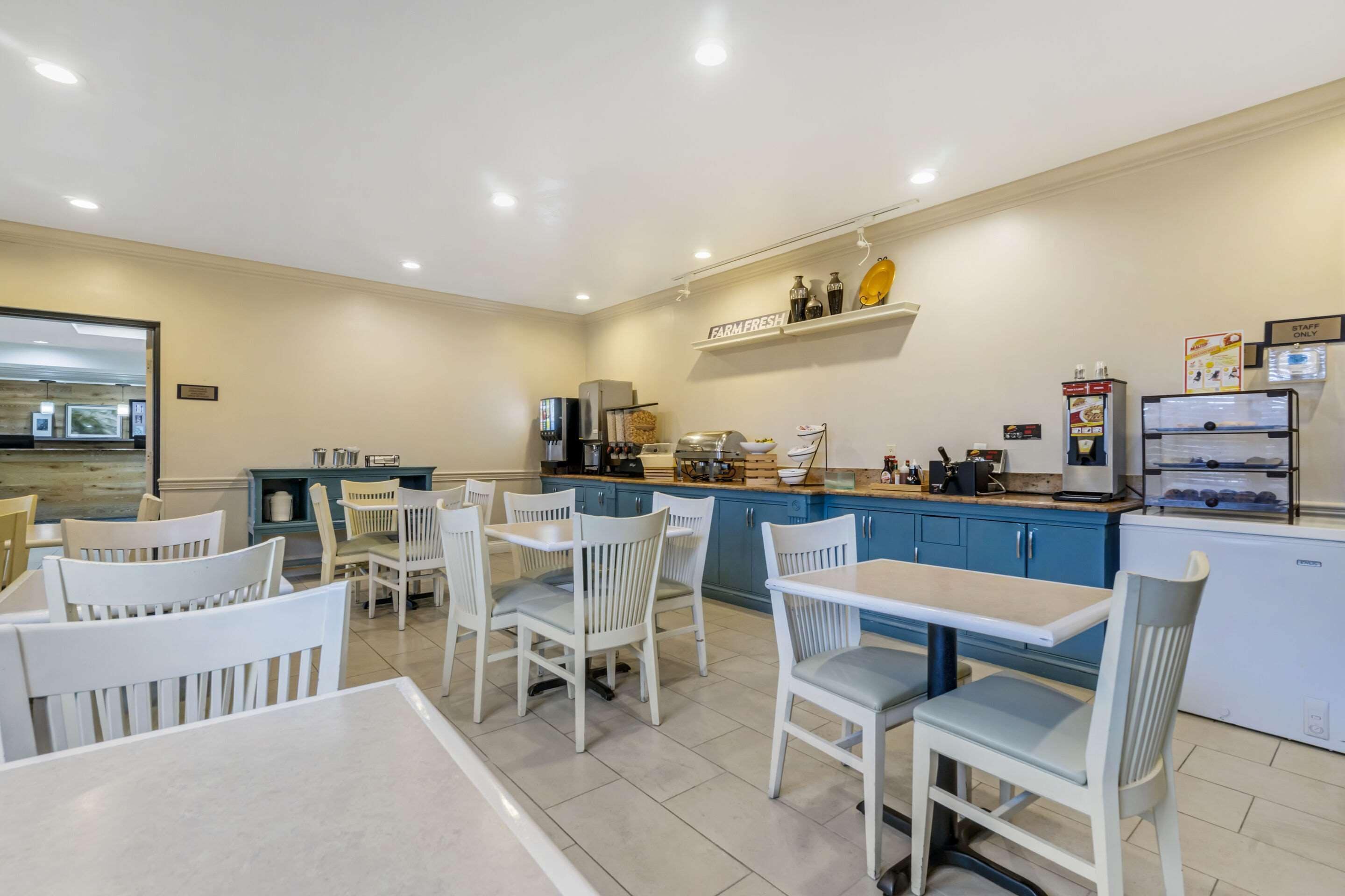 Photo - Country Inn & Suites by Radisson, Tampa Airport North, FL