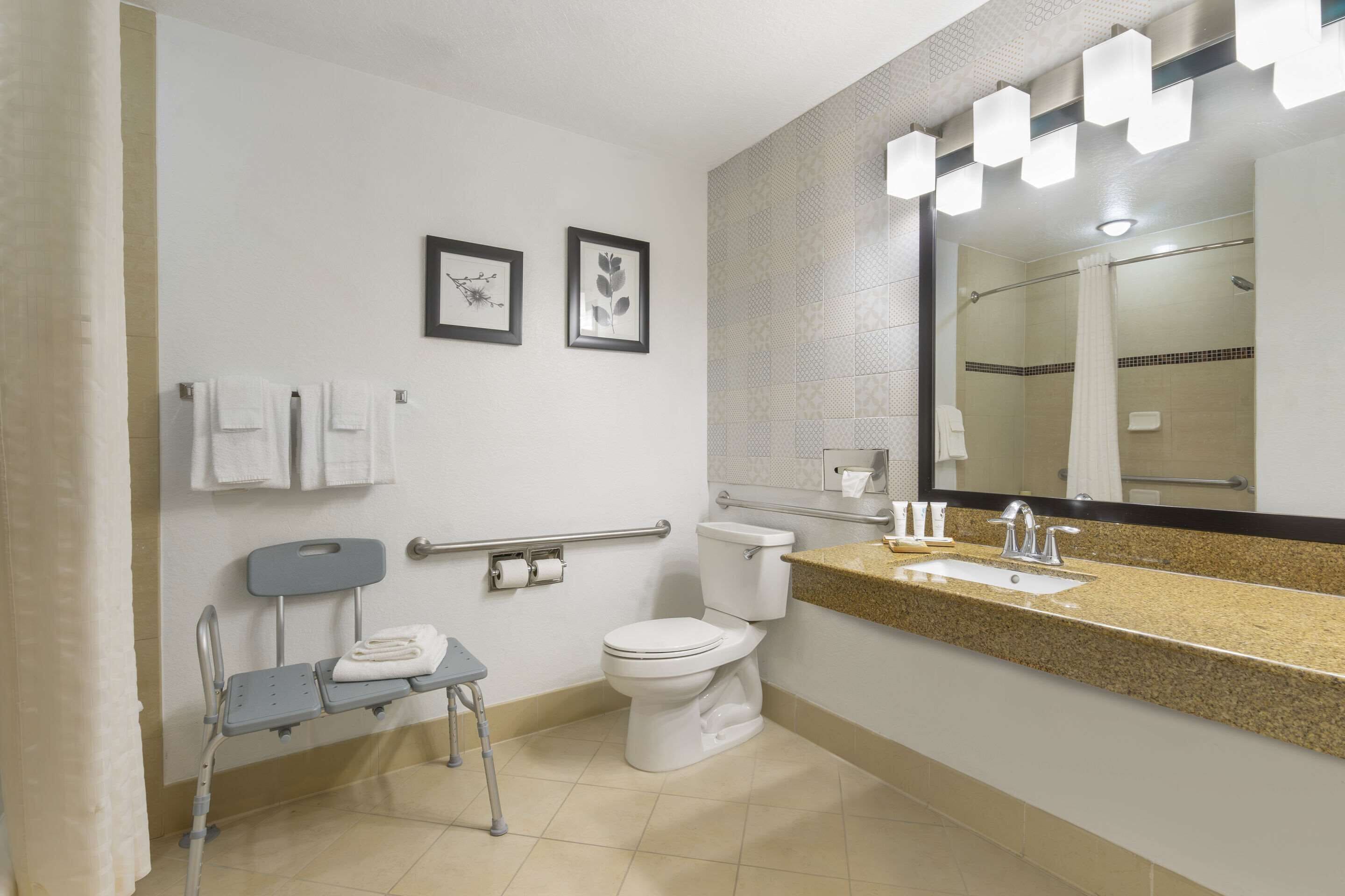 Photo - Country Inn & Suites by Radisson, Tampa Airport North, FL