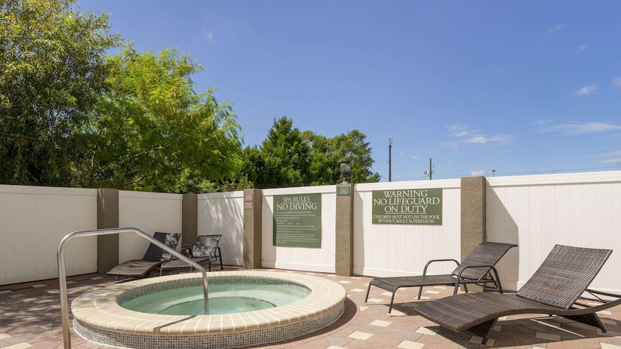 Country Inn & Suites by Radisson, Tampa Airport North, FL