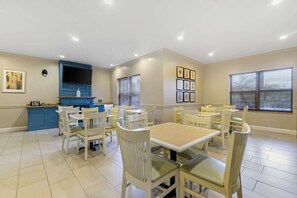 Free daily continental breakfast