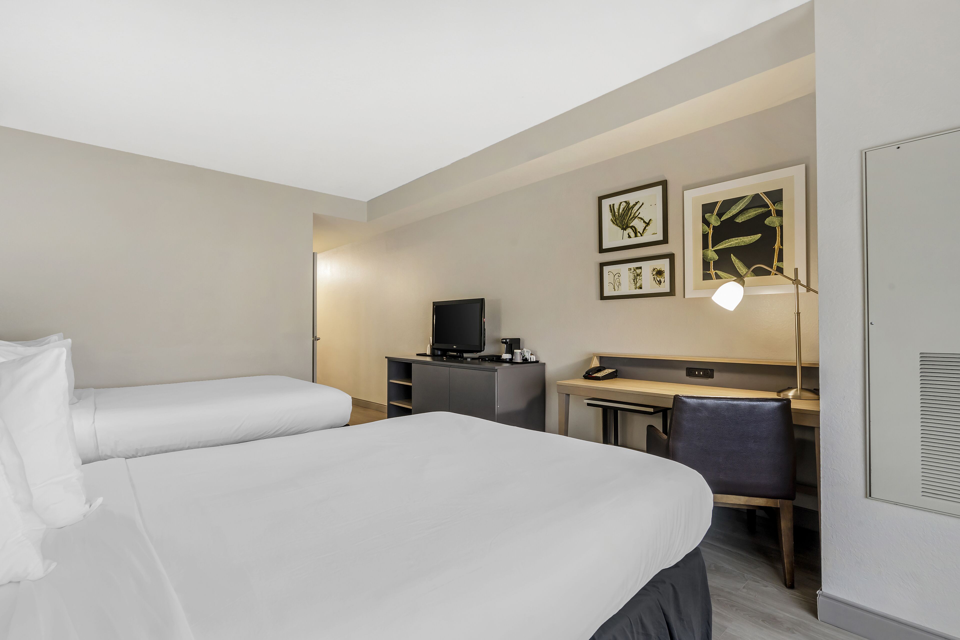 Photo - Country Inn & Suites by Radisson, Tampa Airport North, FL