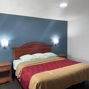 Desk, iron/ironing board, free WiFi, bed sheets - Budget Inn Madill (Madill)