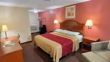 Deluxe King Room | Desk, iron/ironing board, free WiFi, bed sheets