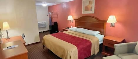 Deluxe King Room | Desk, iron/ironing board, free WiFi, bed sheets