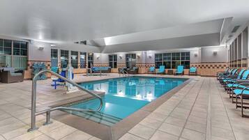 Una piscina cubierta