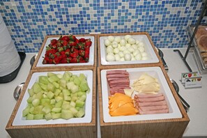 Free daily buffet breakfast