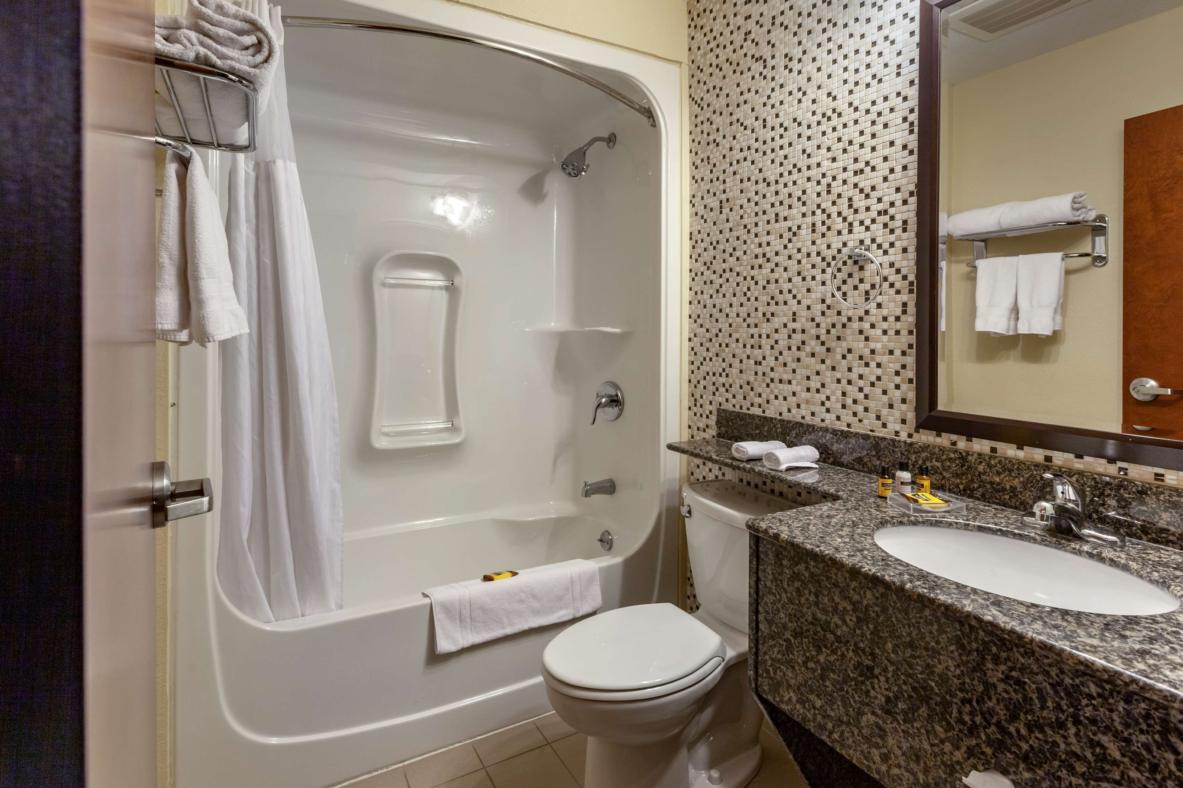combined shower/bathtub, free toiletries, hair dryer, towels