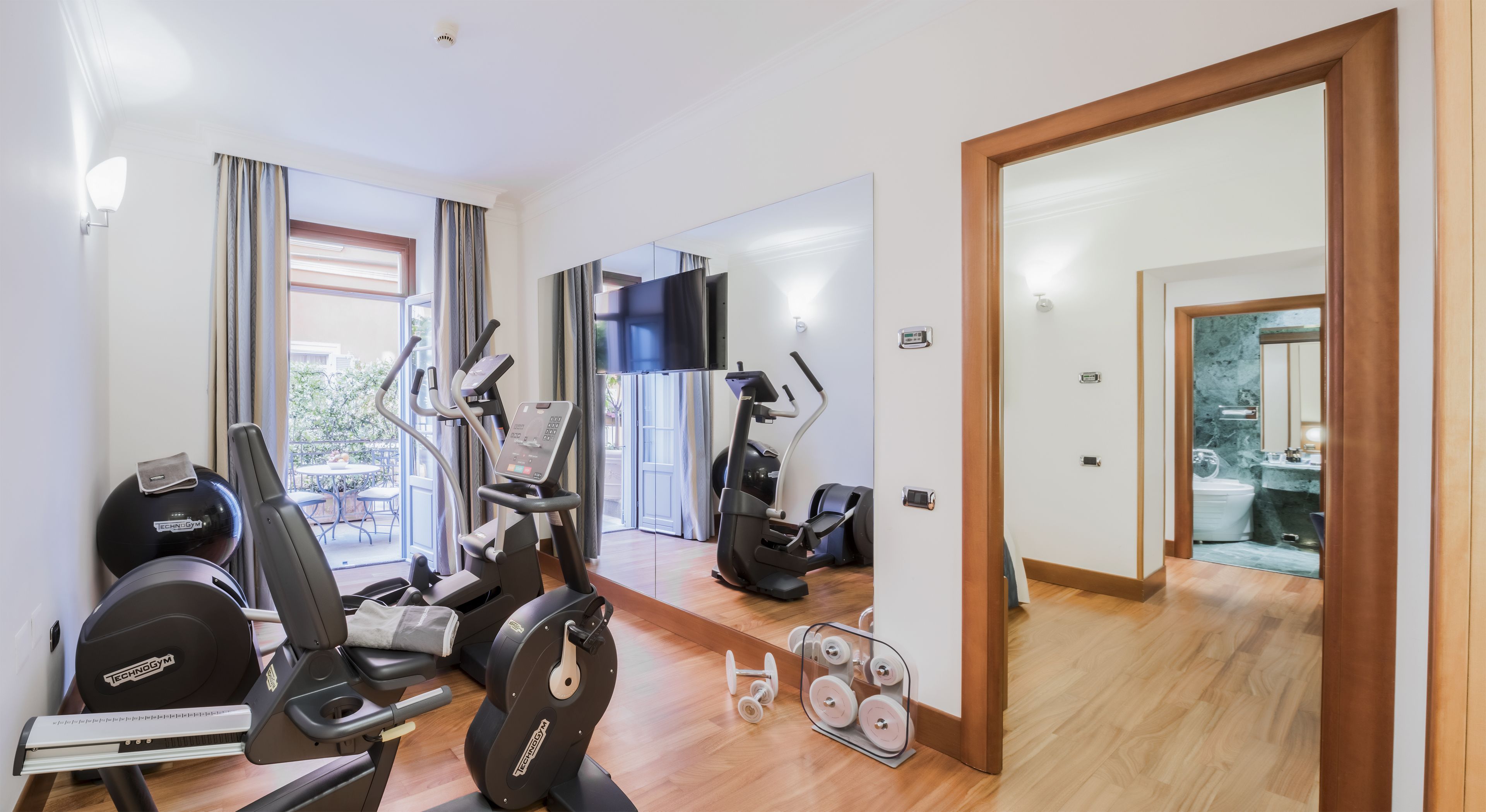 fitness suite with private terrace (garden view) | hypo-allergenic bedding, minibar, in-room safe, desk