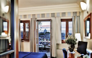 Luxury Room | Hypo-allergenic bedding, minibar, in-room safe, desk