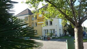 Exterior - Hôtel Eco Relais (Lons)
