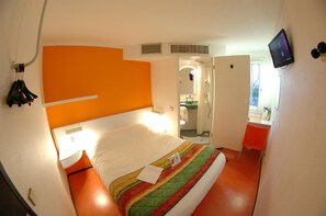 Desk, soundproofing, free cribs/infant beds, free WiFi - Hôtel Eco Relais (Lons)