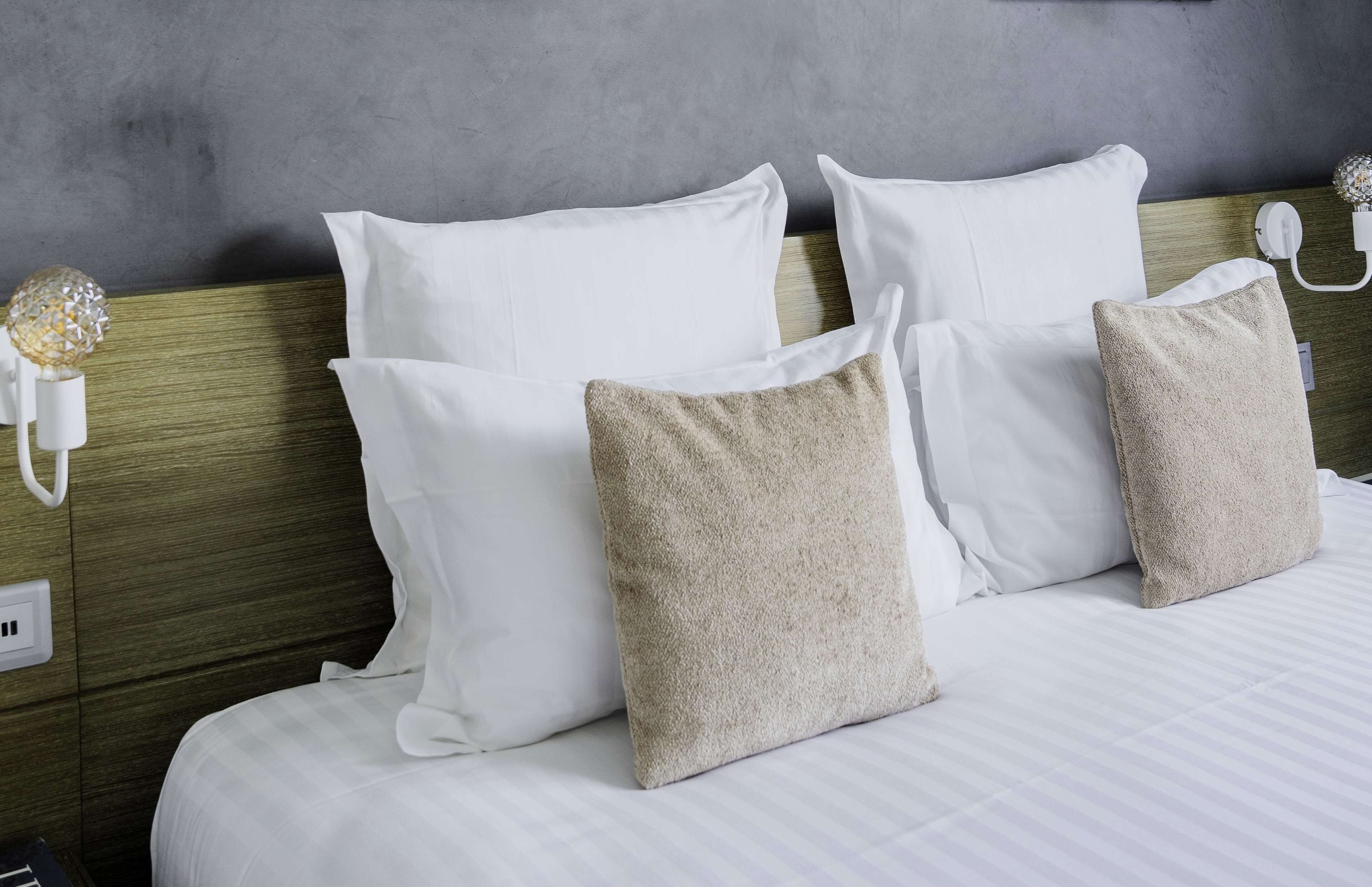 superior room, 1 king bed, non smoking, pool view | 1 bedroom, premium bedding, memory-foam beds, in-room safe