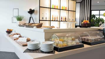 Bữa sáng buffet hàng ngày (15 EUR/mỗi người)