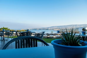 Bar (on property) - Theo Sunset Bay Hotel (Kissonerga)