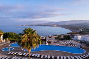 Indoor pool, seasonal outdoor pool, pool umbrellas - Theo Sunset Bay Hotel (Kissonerga)