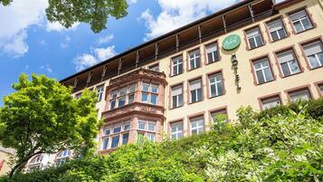 Mặt tiền nơi lưu trú