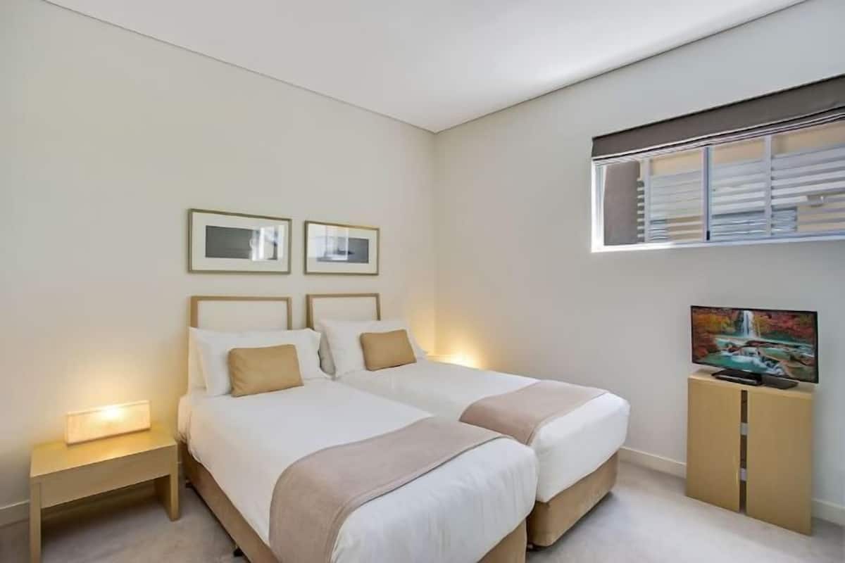 1 bedroom, in-room safe, iron/ironing board, free WiFi