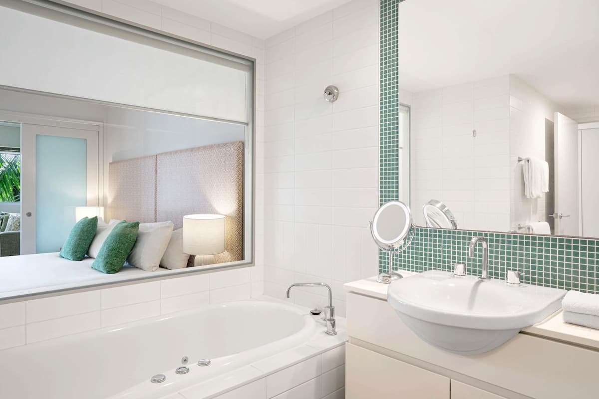 1 bedroom, in-room safe, iron/ironing board, free WiFi