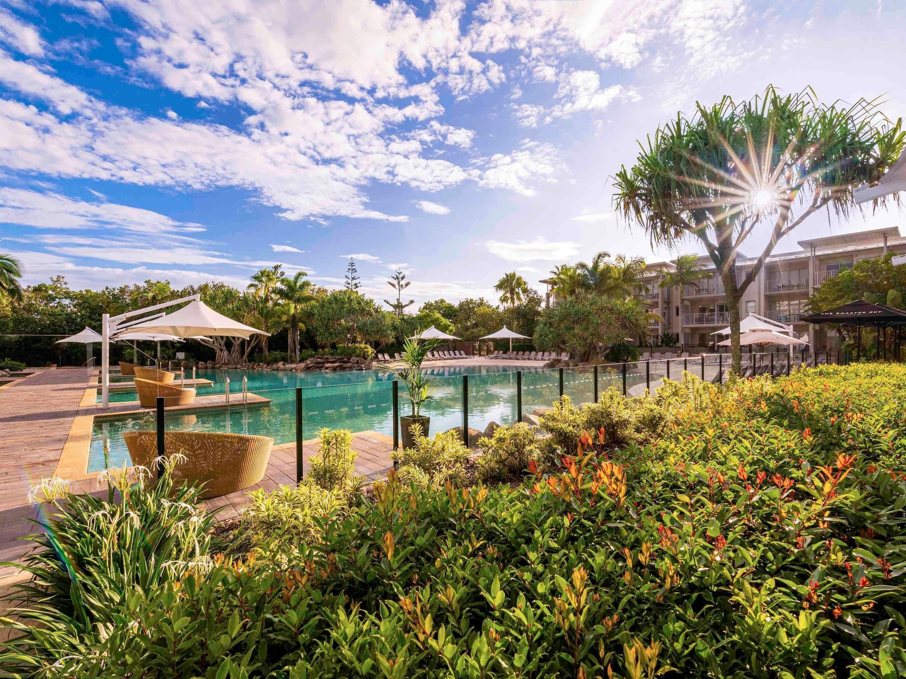 2 outdoor pools, sun loungers