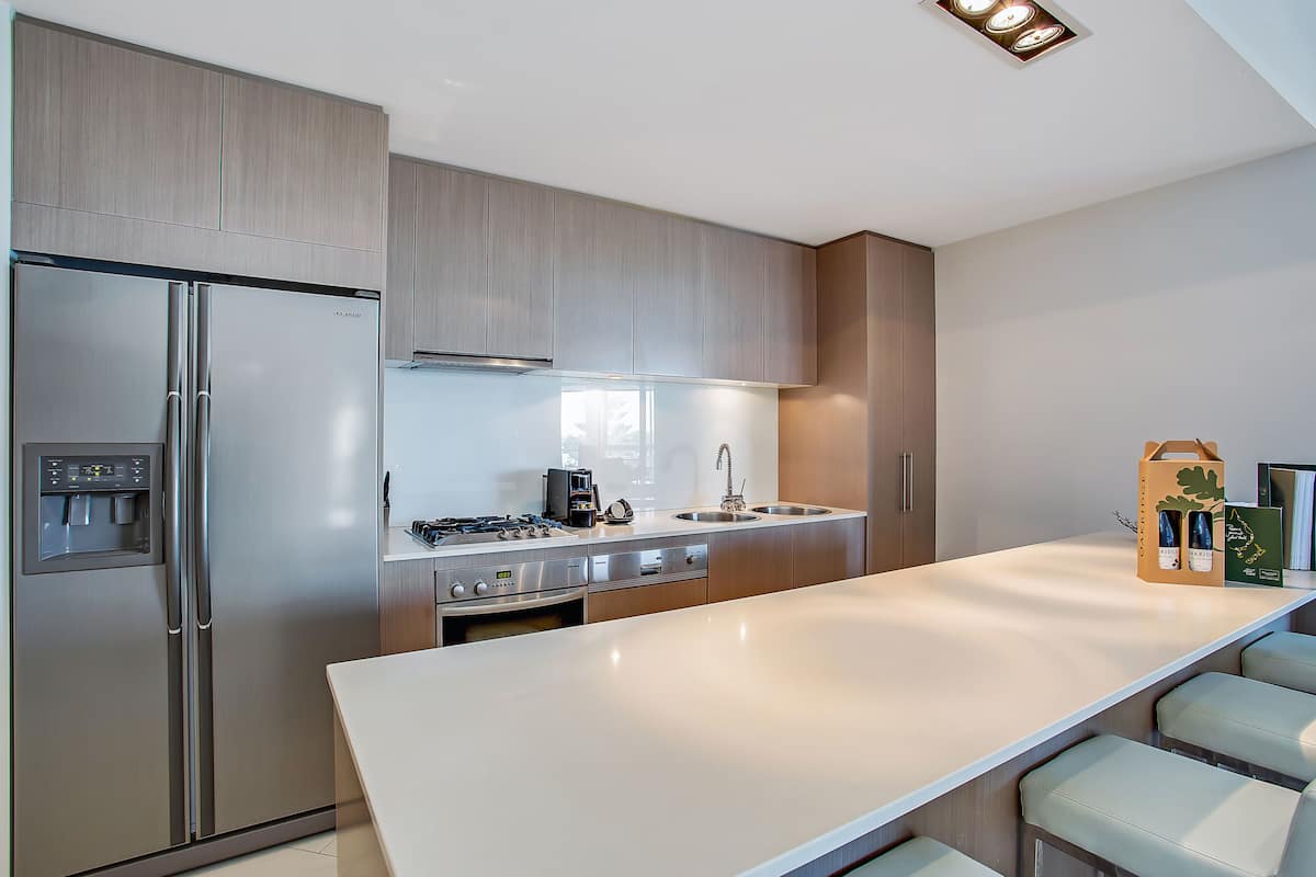 microwave, coffee/tea maker, electric kettle