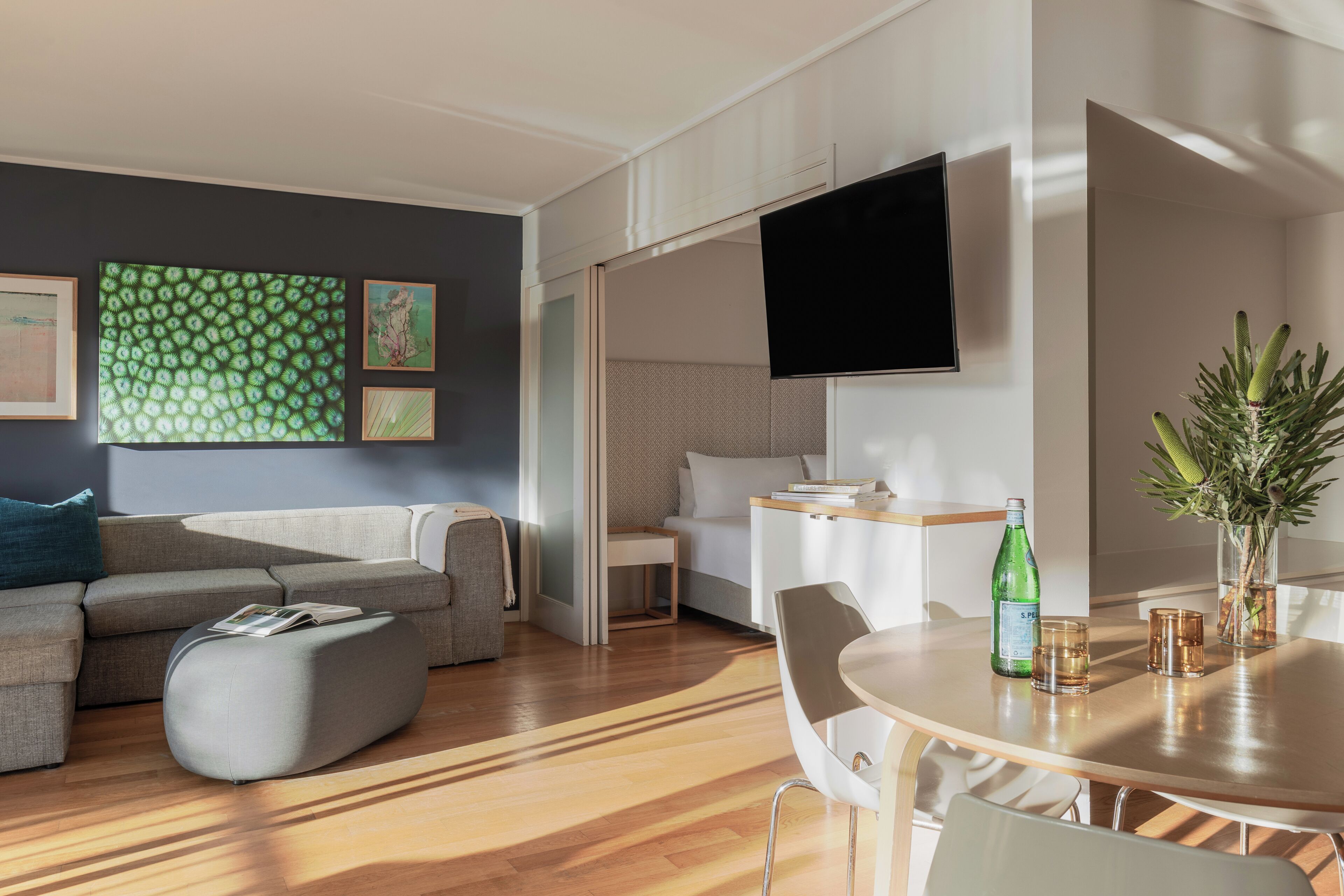 2 outdoor pools, pool loungers