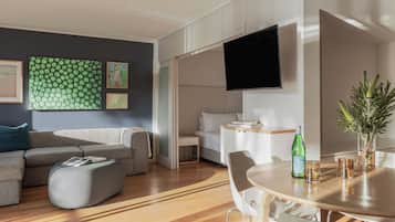 2 outdoor pools, pool loungers