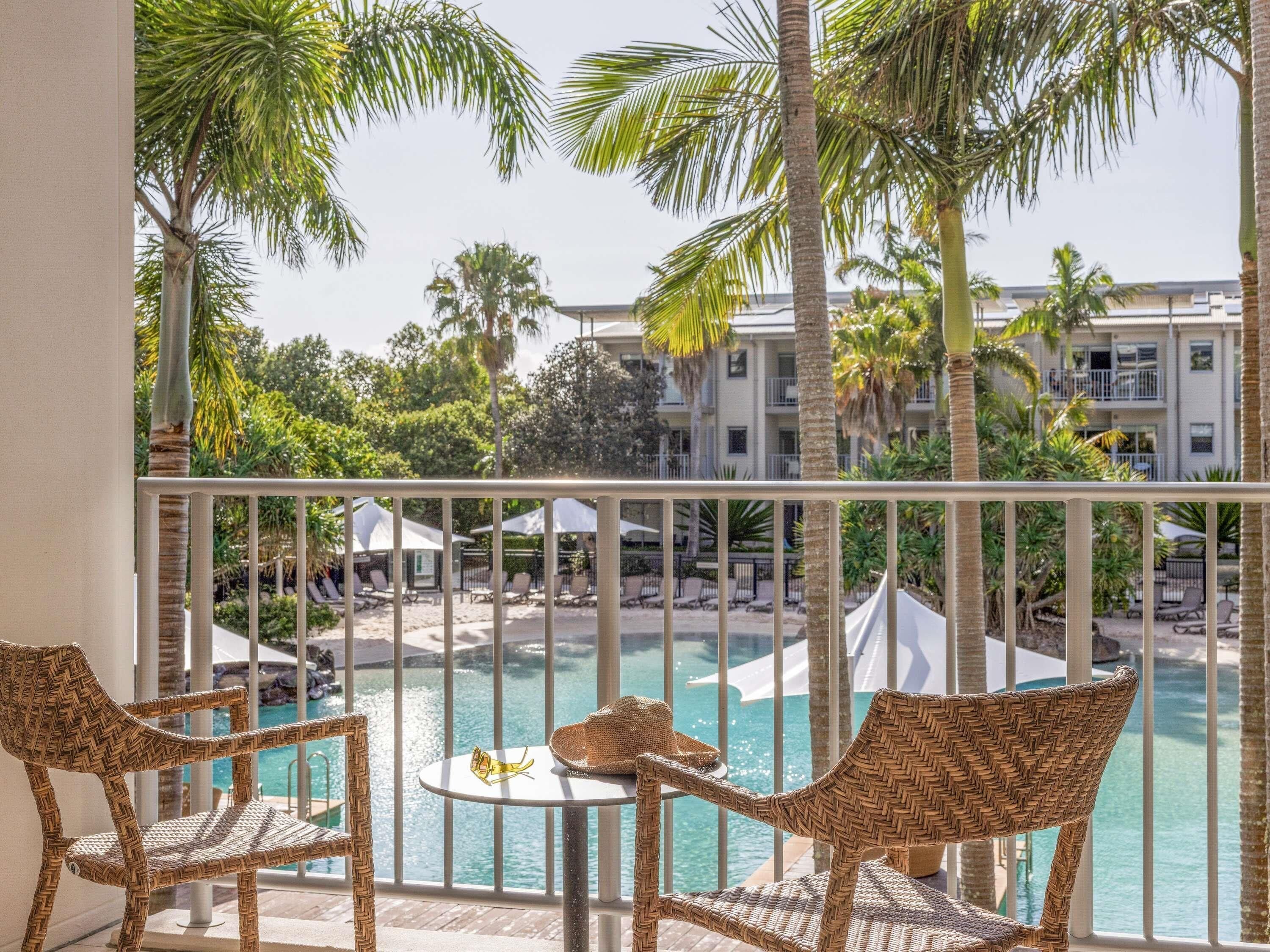 Phòng, 1 giường cỡ king, quang cảnh hồ bơi | Két bảo mật tại phòng, bàn ủi/dụng cụ ủi quần áo 