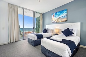 Fer et planche à repasser, lits bébé (en supplément)