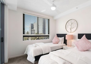 Iron/ironing board, cots/infant beds, rollaway beds, WiFi - Mantra Wings (Surfers Paradise)