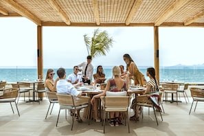 6 restaurants, breakfast, lunch served; local and international cuisine