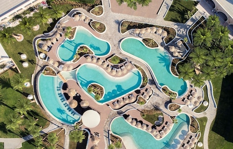 Exterior. Mitsis Norida