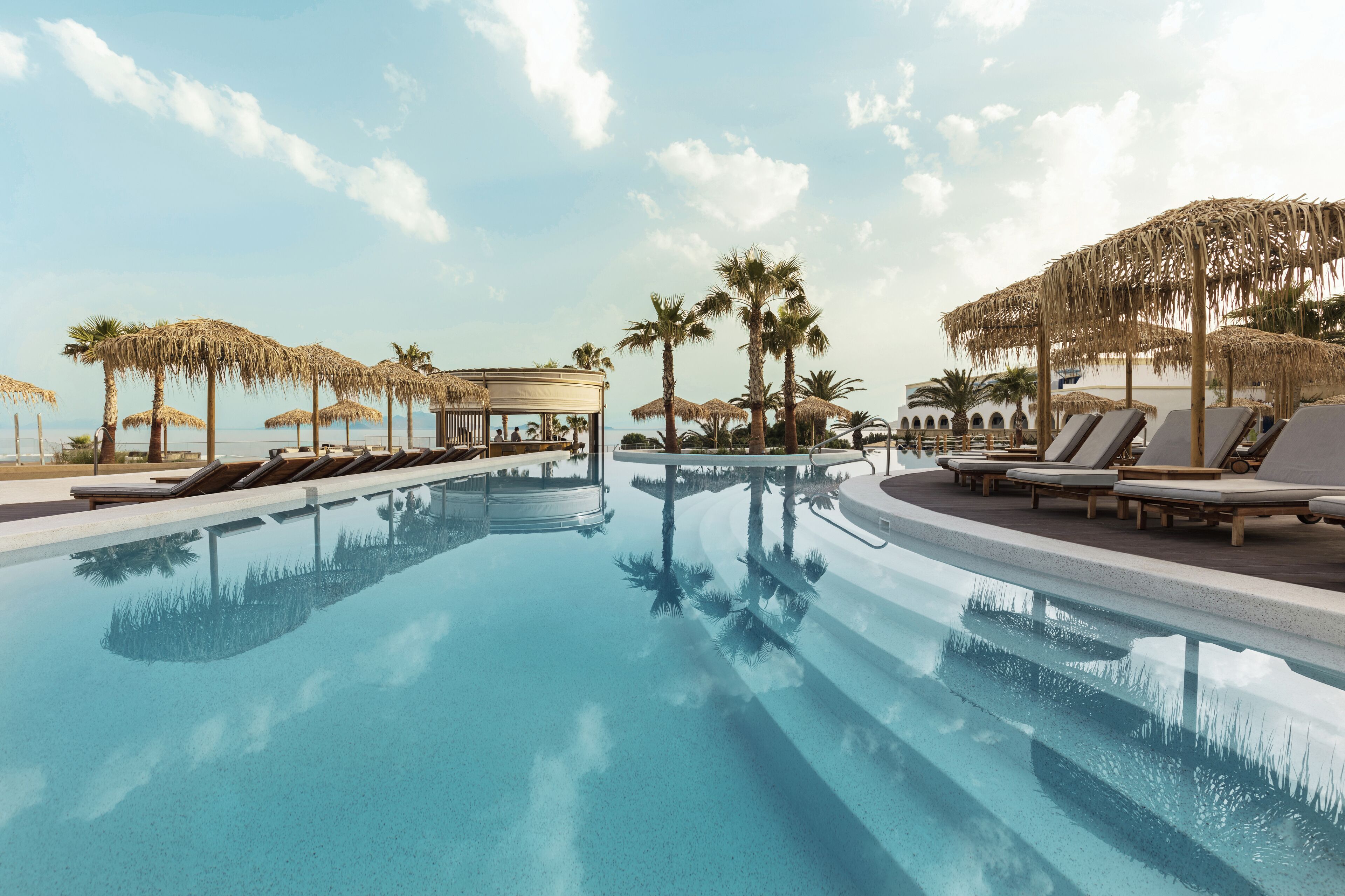 7 outdoor pools, pool umbrellas, sun loungers