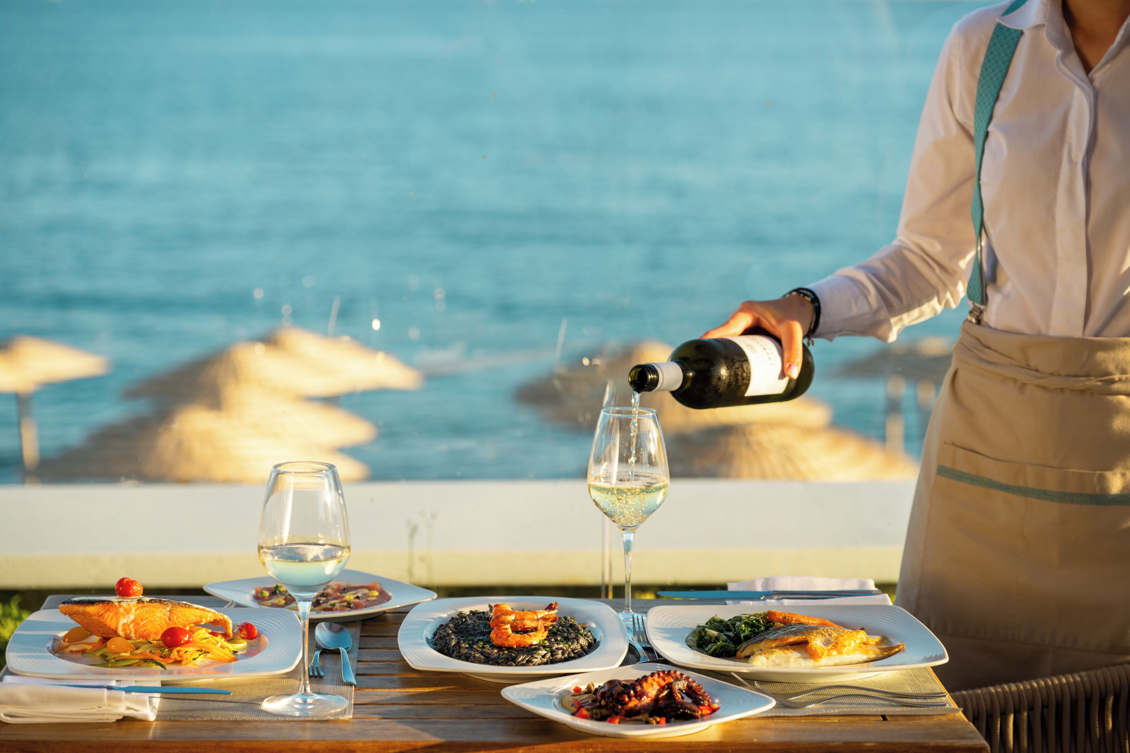 6 Restaurants; Frühstück, Mittagessen und Abendessen werden serviert