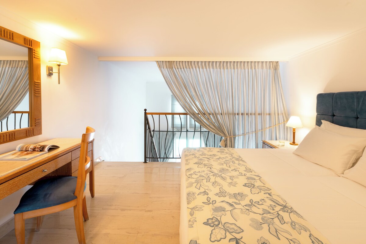 Maisonette Pool Access | Minibar (free items), in-room safe, desk, soundproofing
