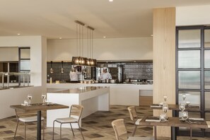 6 Restaurants; FrĂŒhstĂŒck, Mittagessen und Abendessen werden serviert